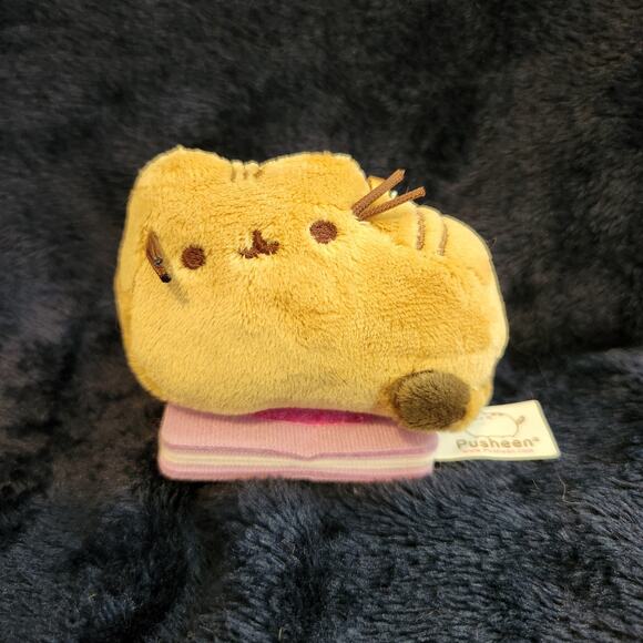 Gund Pusheen The Cat Cute Pink Book Worm Keychain Plush 2016 Mystery Box - Picture 1 of 8